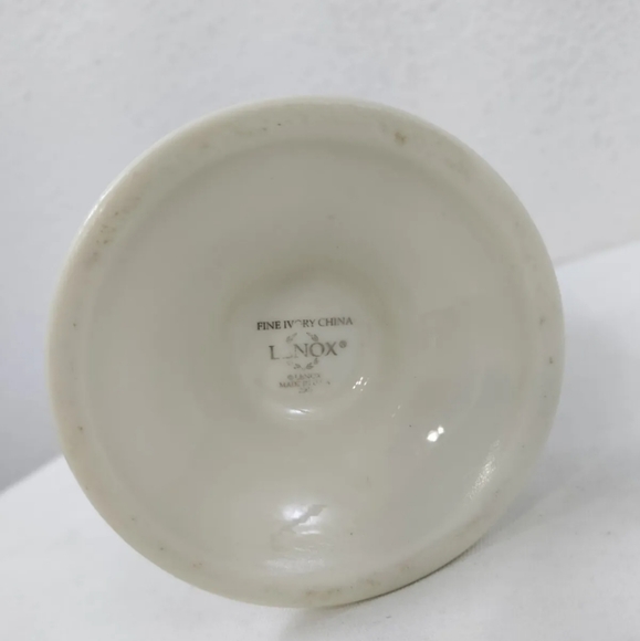 HTF Lenox 2005 Decorative 8.75" Ivory Vase Large Pierced Snowflake Silver Detail - Picture 6 of 12